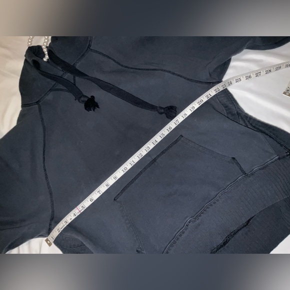 American Eagle hoodie in size large / it is in a soft black color -slits on side - Picture 5 of 8